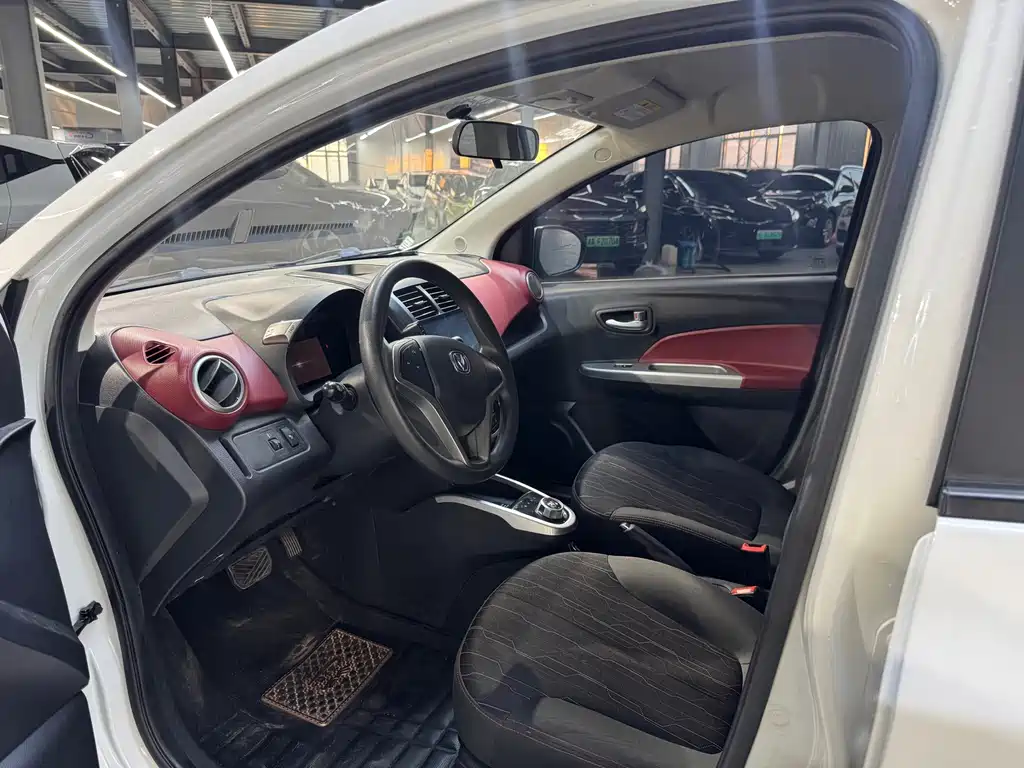 Changan EV — миниатюра 6