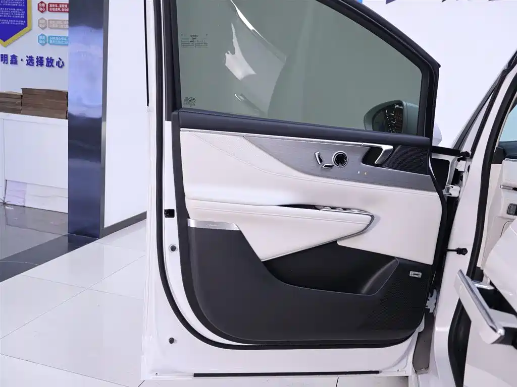 BUICK GL8 NEW ENERGY