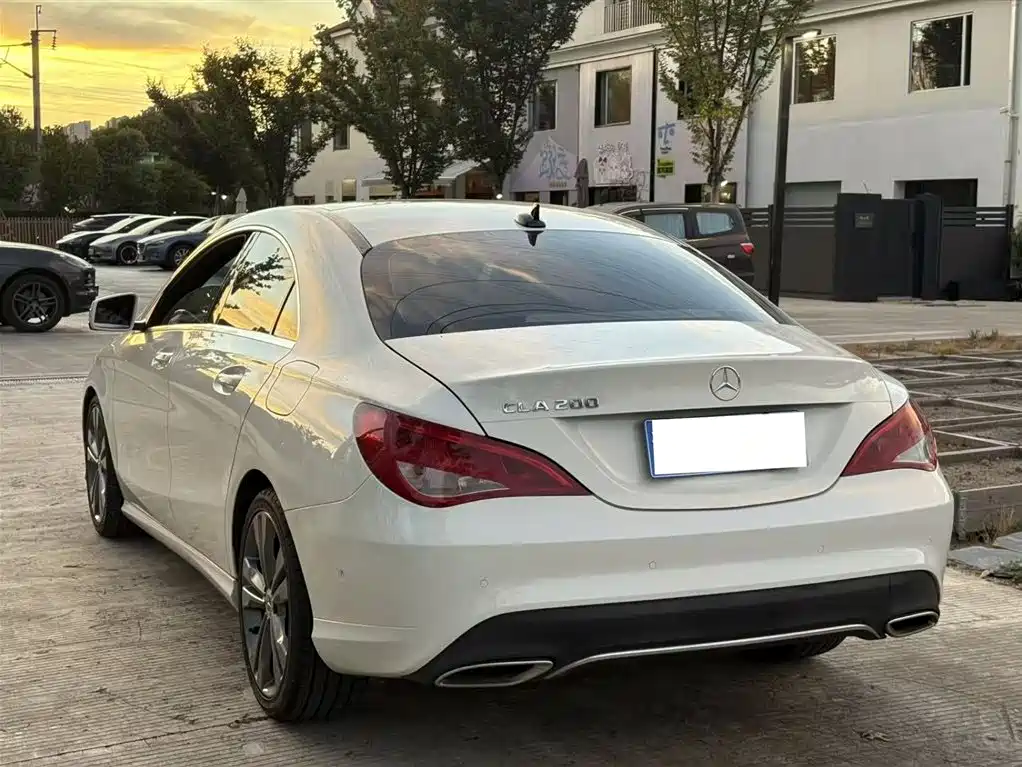 MERCEDES-BENZ CLA