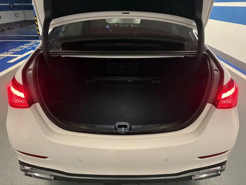 Mercedes-Benz C-Class — миниатюра 8