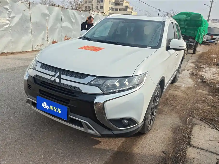 MITSUBISHI OUTLANDER