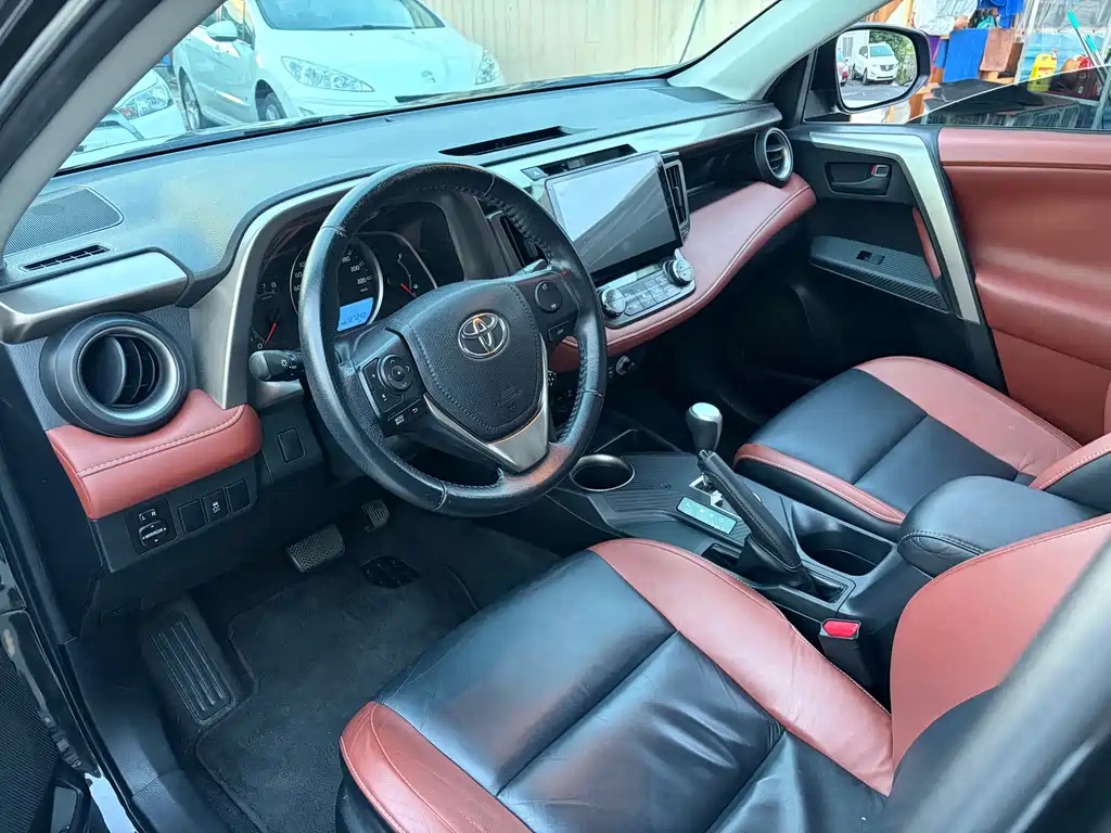 Toyota RAV4 — миниатюра 8
