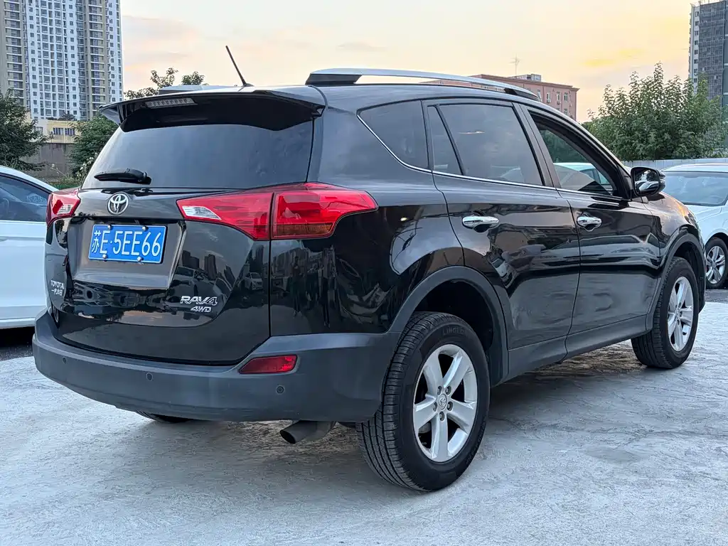 Toyota RAV4 — миниатюра 5