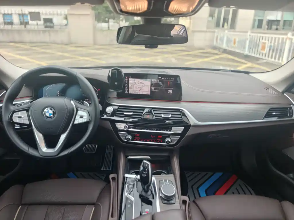 BMW 5 Series — миниатюра 5