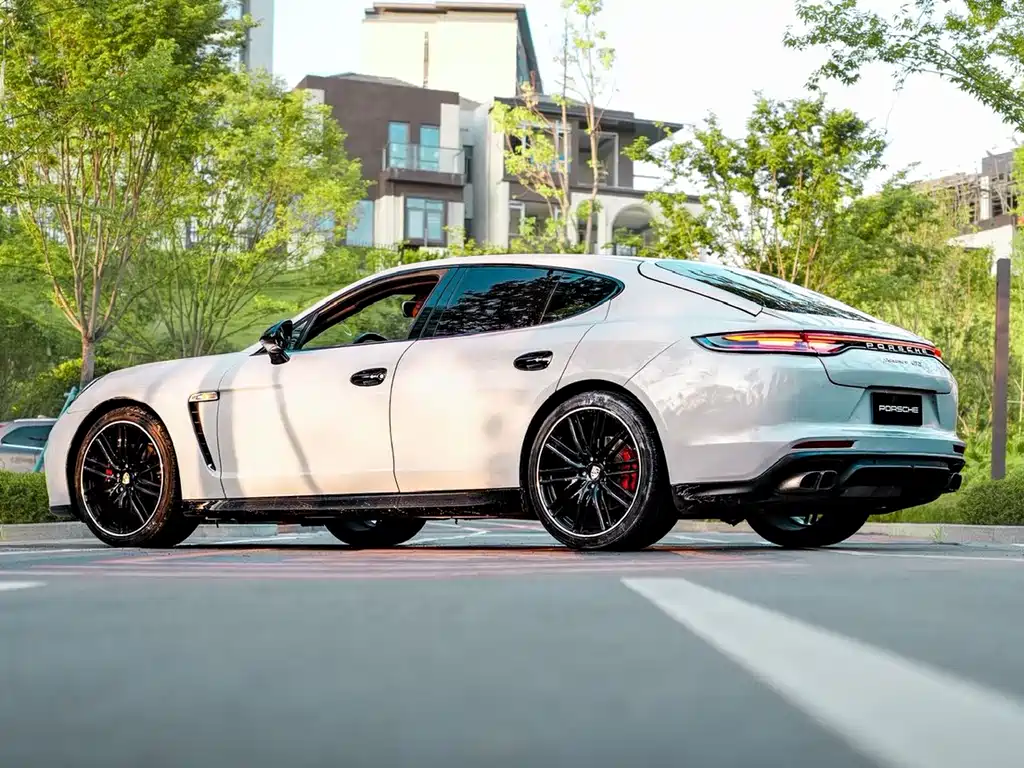 Porsche Panamera 2010 Panamera 4S 4.8L