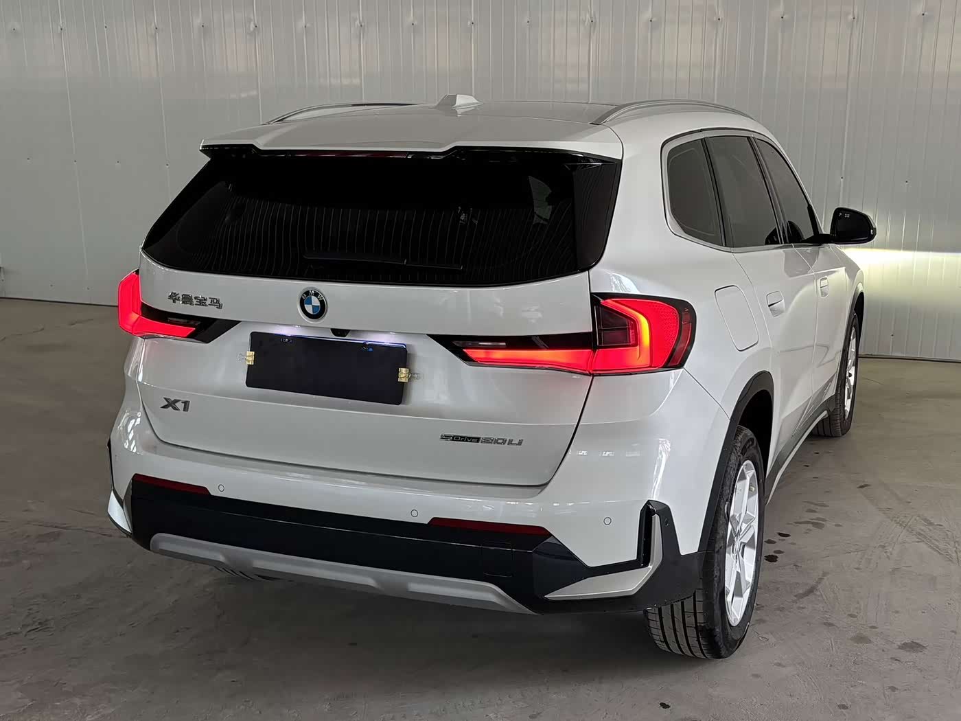 BMW X1 1.5 л 2023 г. Белый, пробег 29000 км