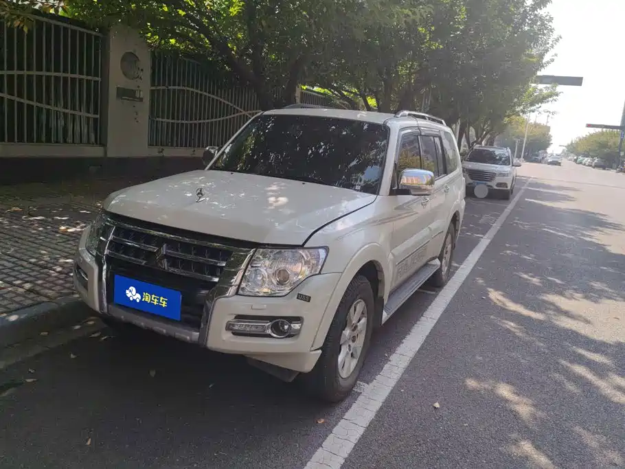 Mitsubishi 2018 3.0L AT Luxury