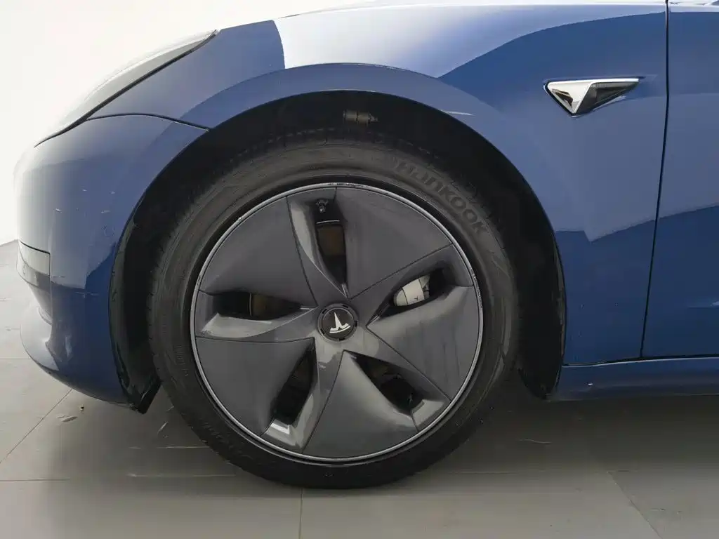 Tesla Model 3 — миниатюра 17