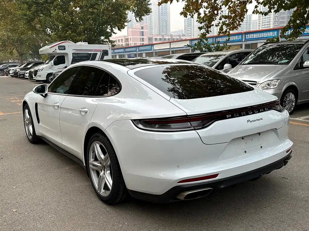 PORSCHE PANAMERA