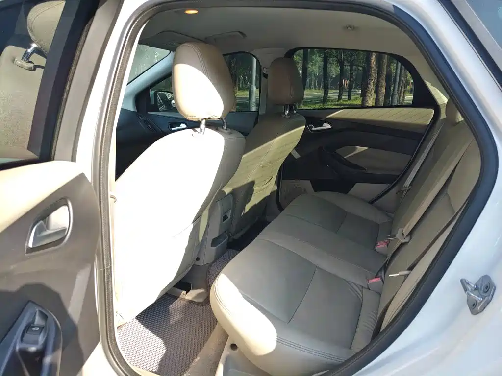 Ford Focus — миниатюра 10