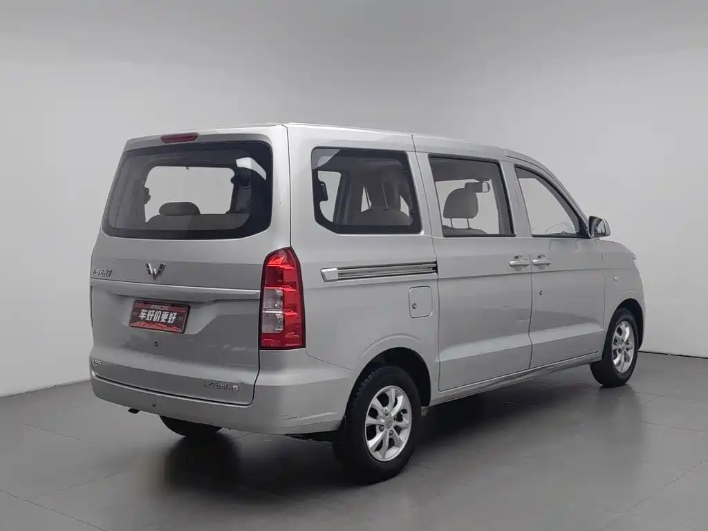 Wuling Hongguang V — миниатюра 2