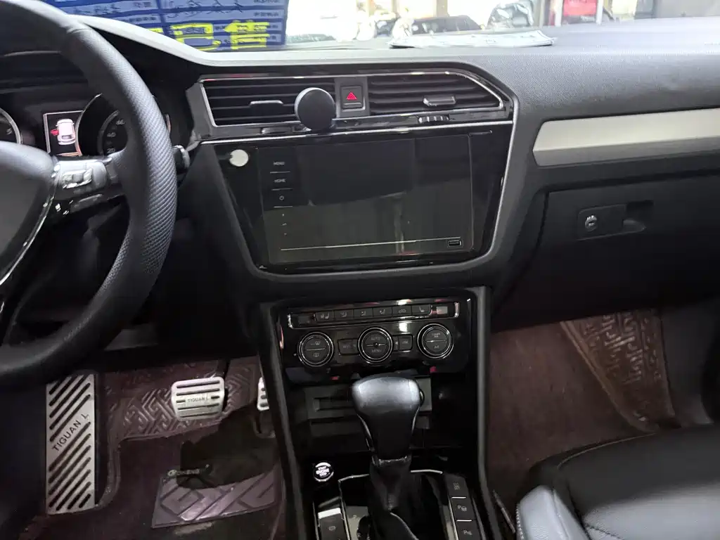 Volkswagen Tiguan L — миниатюра 15