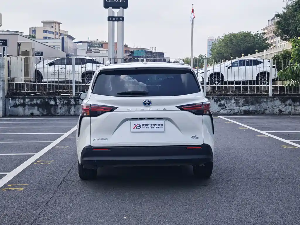 Toyota Sienna — миниатюра 6