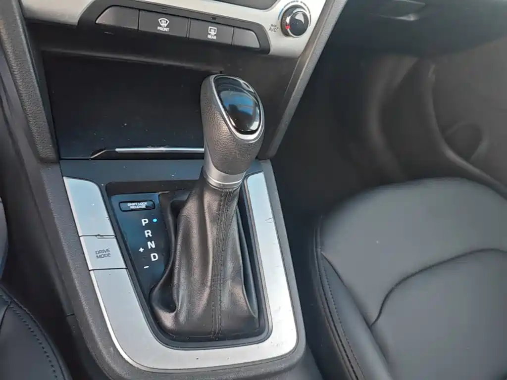 Hyundai Elantra — миниатюра 14