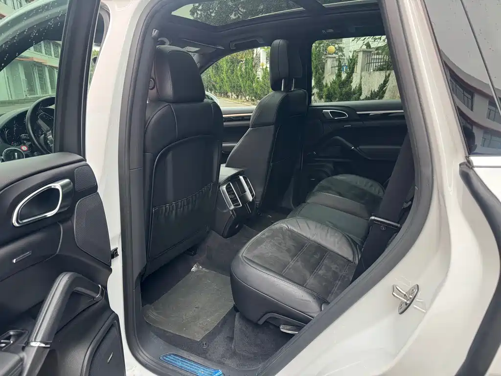 Porsche Cayenne — миниатюра 8