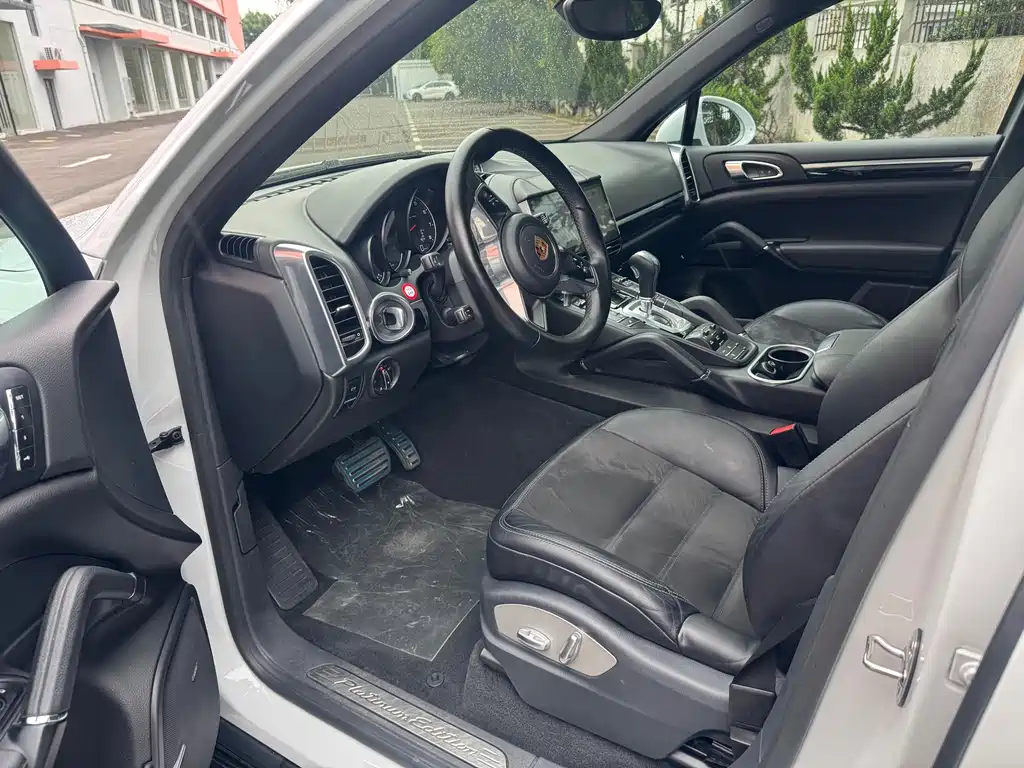Porsche Cayenne — миниатюра 7