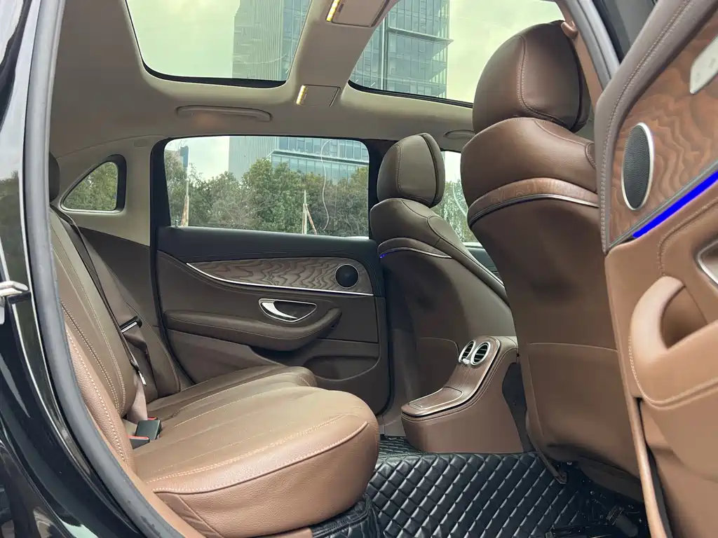 MERCEDES-BENZ E CLASS