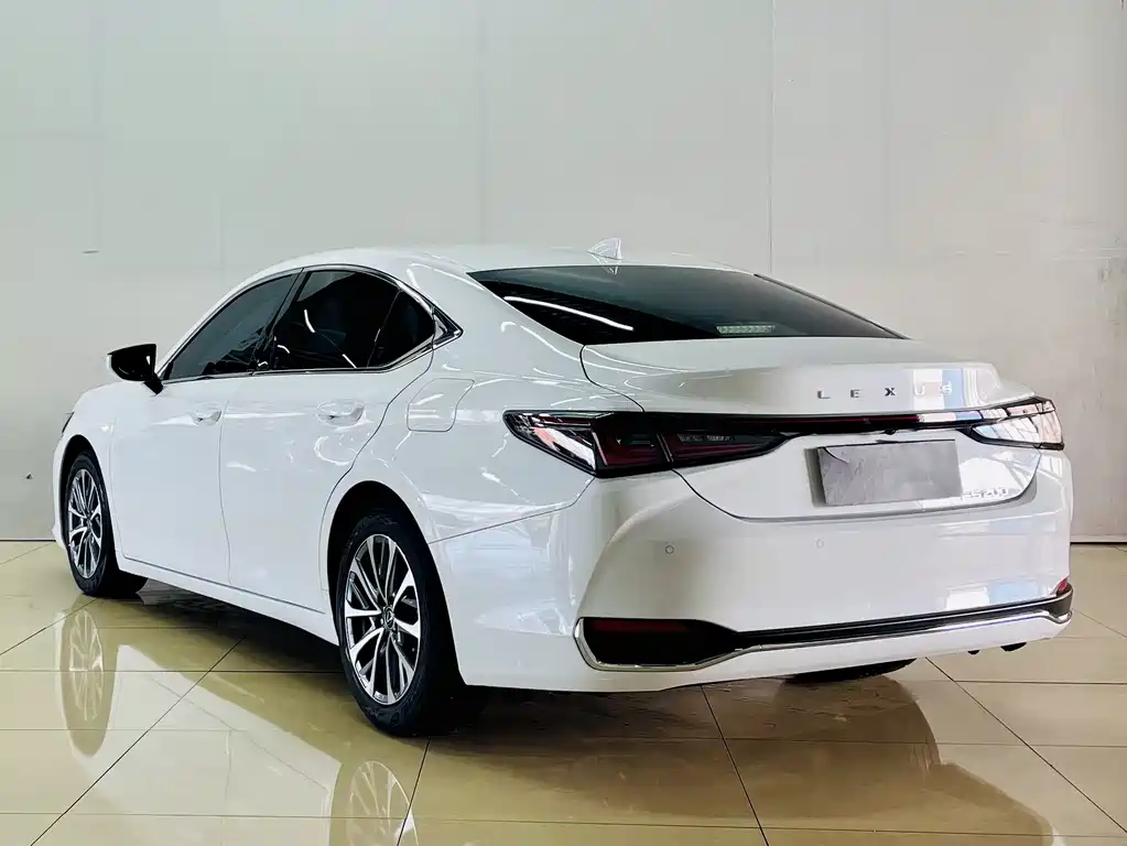 Lexus ES — миниатюра 8