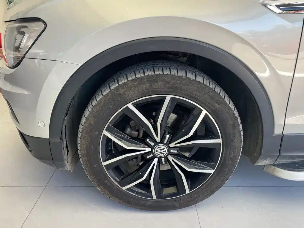 Volkswagen Tiguan L — миниатюра 25