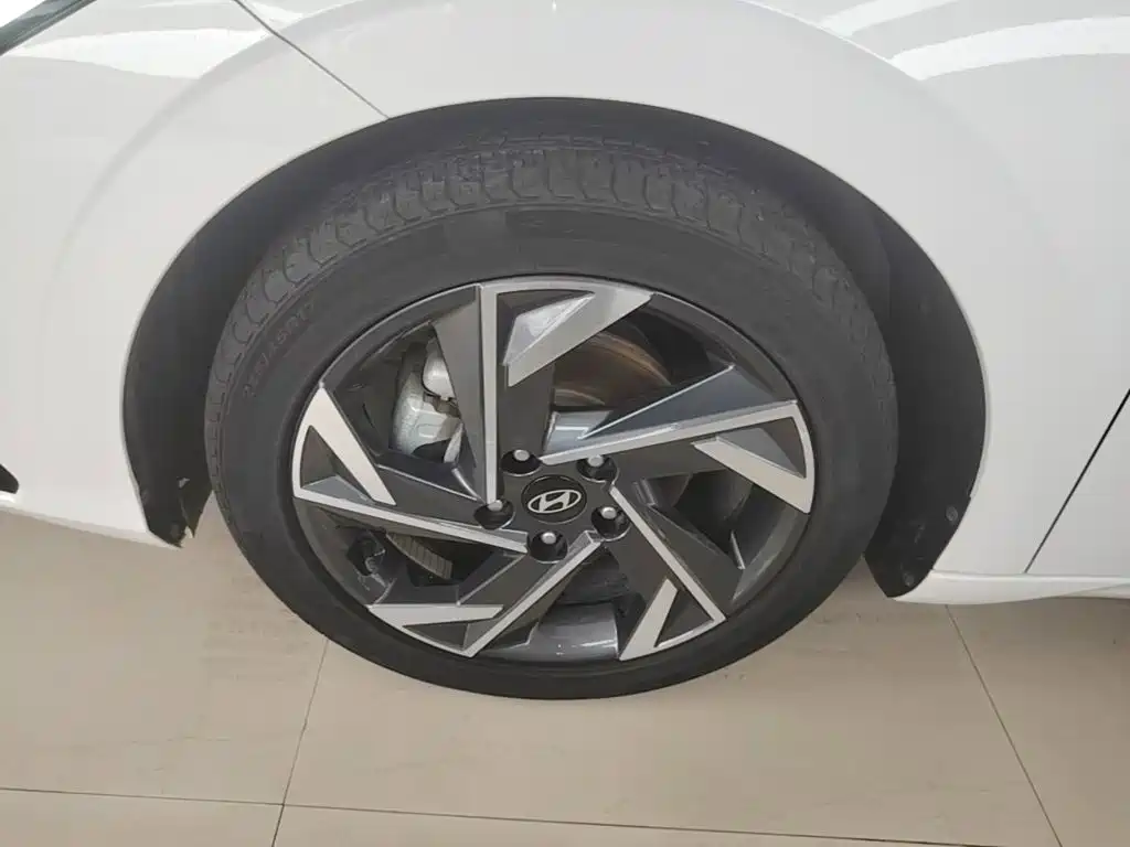 Hyundai Elantra — миниатюра 23