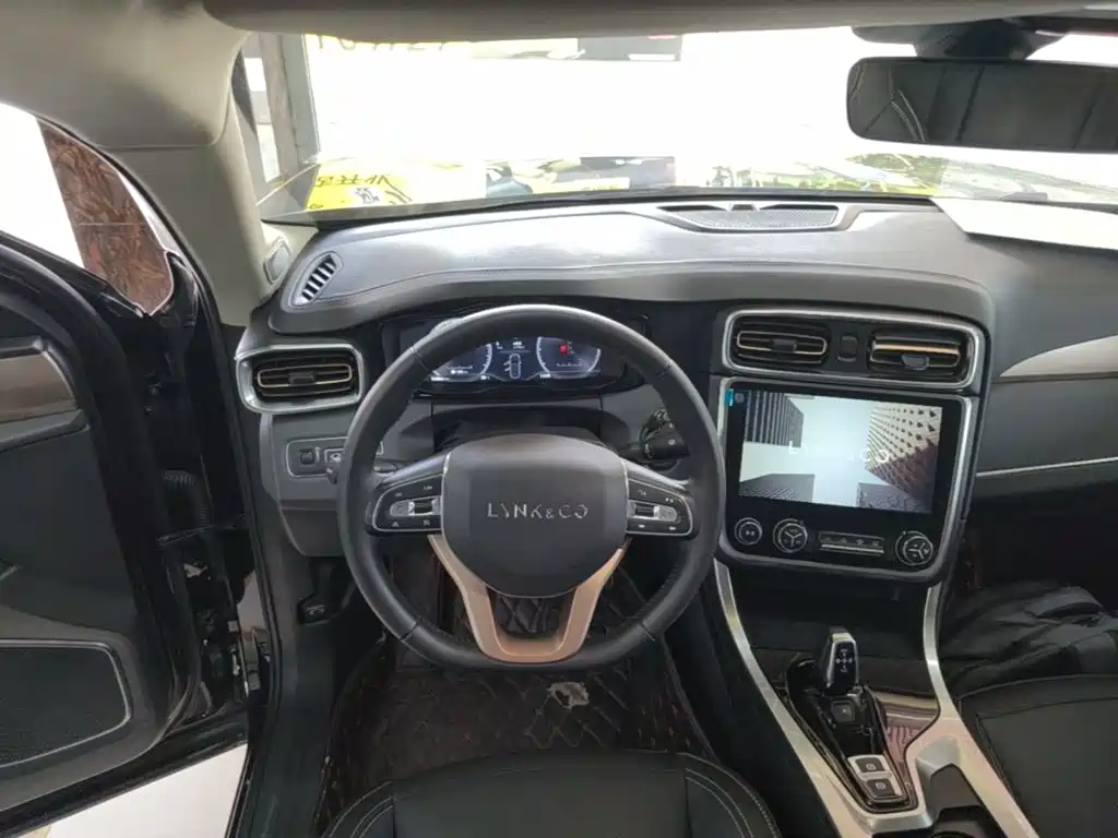 Lynk & Co 01 — миниатюра 11