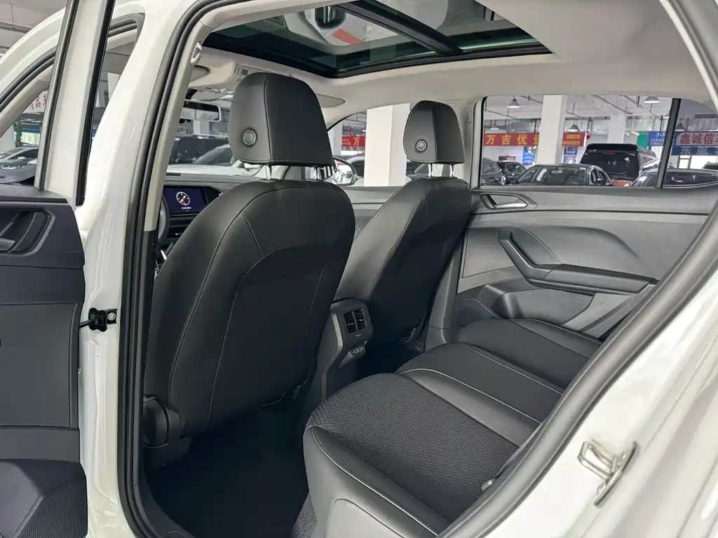 Volkswagen Tacqua 2020 1.5L AT