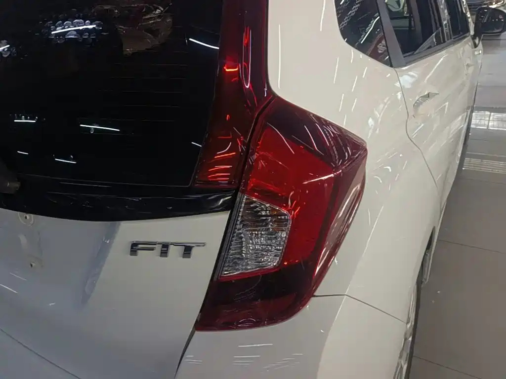 Honda Fit — миниатюра 8