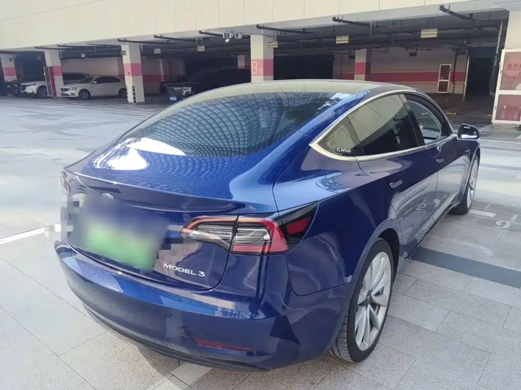 Tesla Model 3 — миниатюра 7