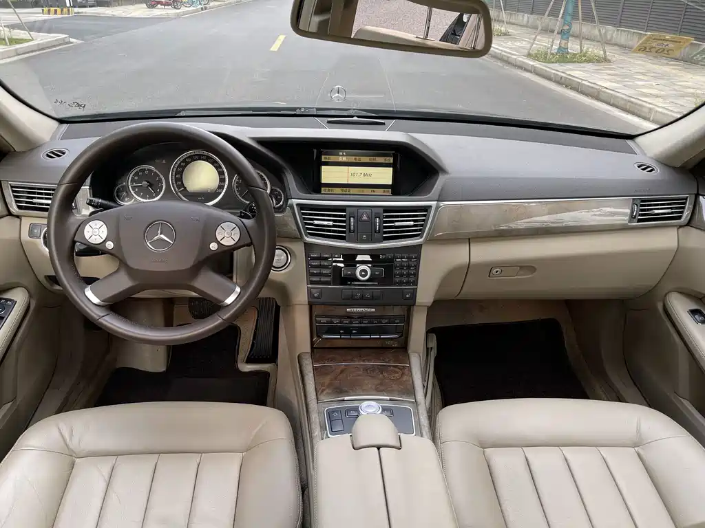 Mercedes-Benz E-Class — миниатюра 8