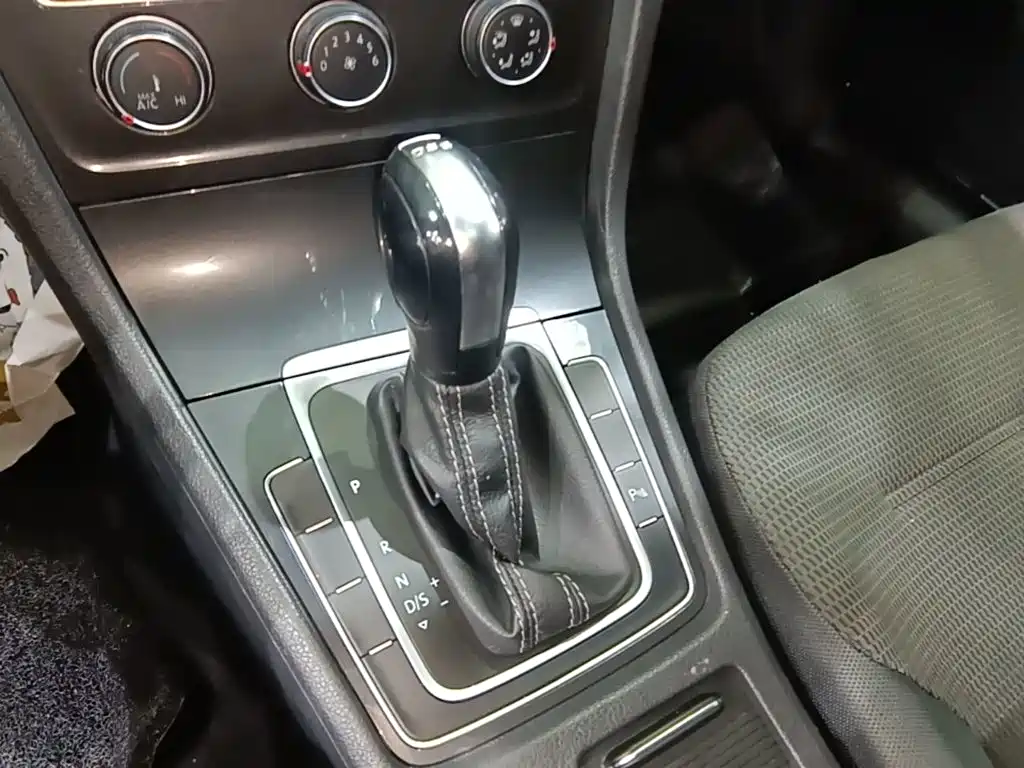 Volkswagen Golf — миниатюра 14