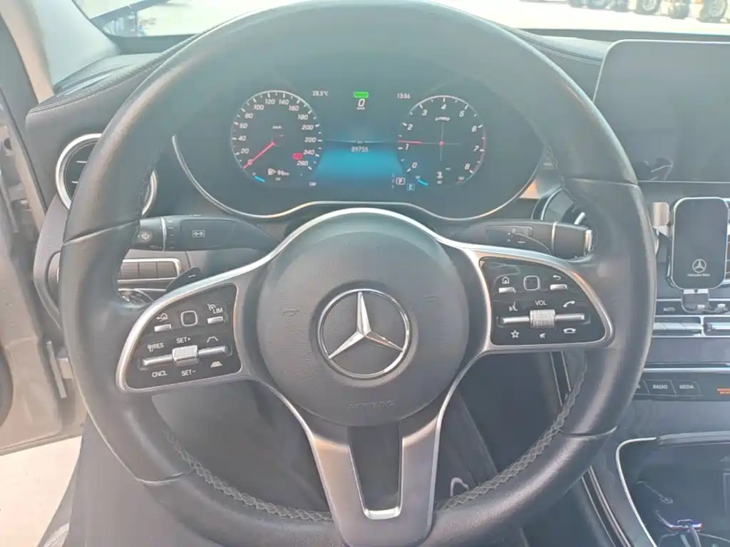 Mercedes-Benz C-Class — миниатюра 11