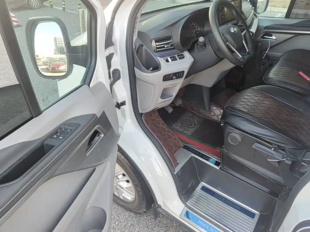 MAXUS V70 — миниатюра 16