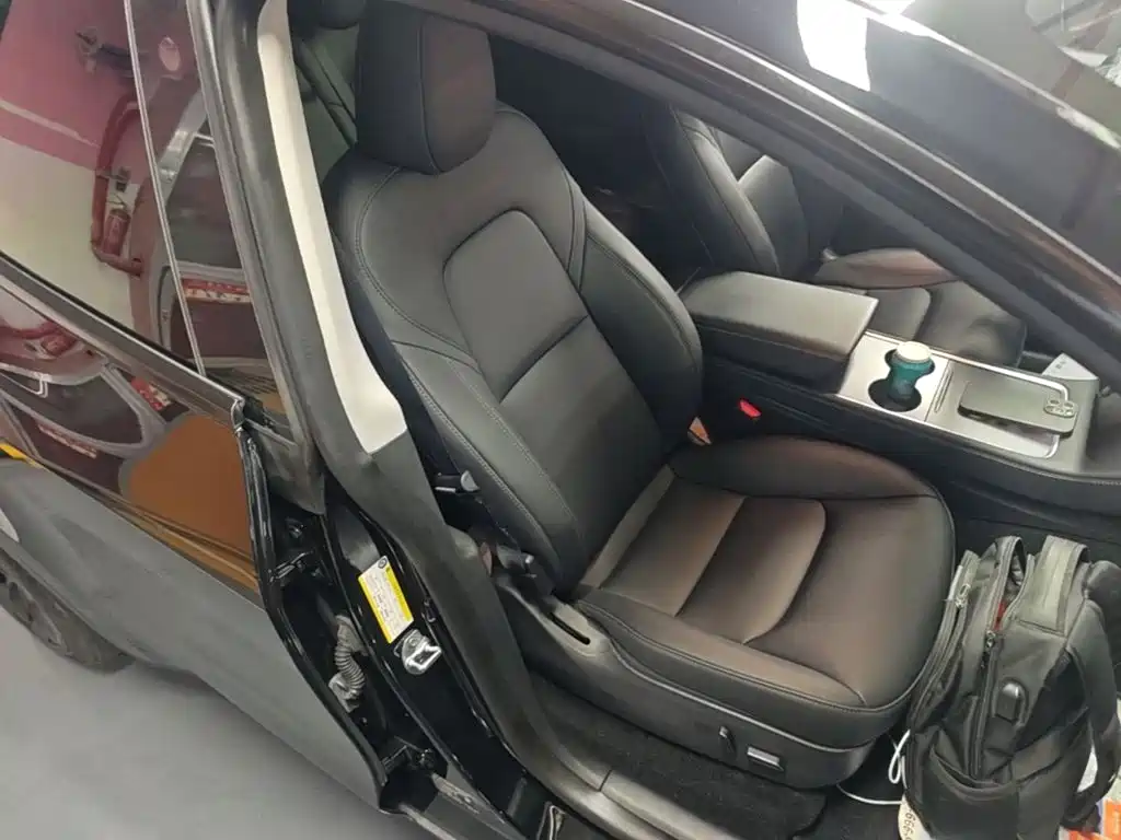 Tesla Model Y — миниатюра 25