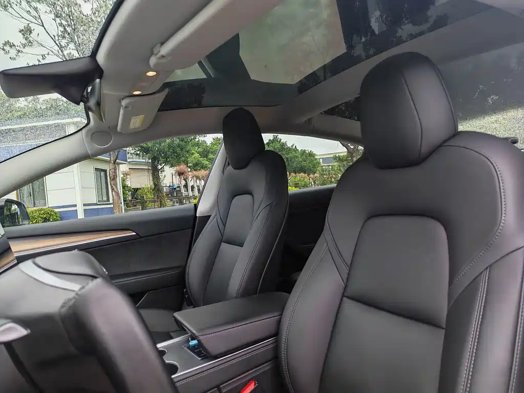 Tesla Model 3 — миниатюра 16