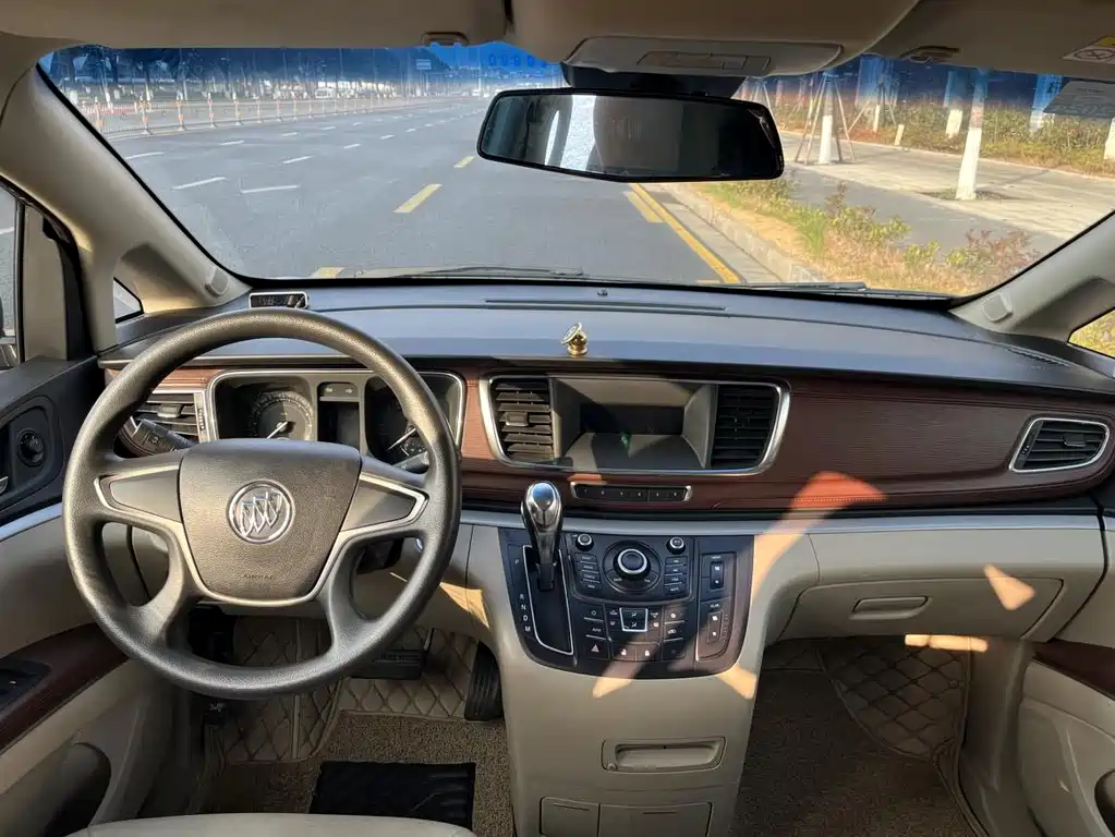 Buick GL8 — миниатюра 6