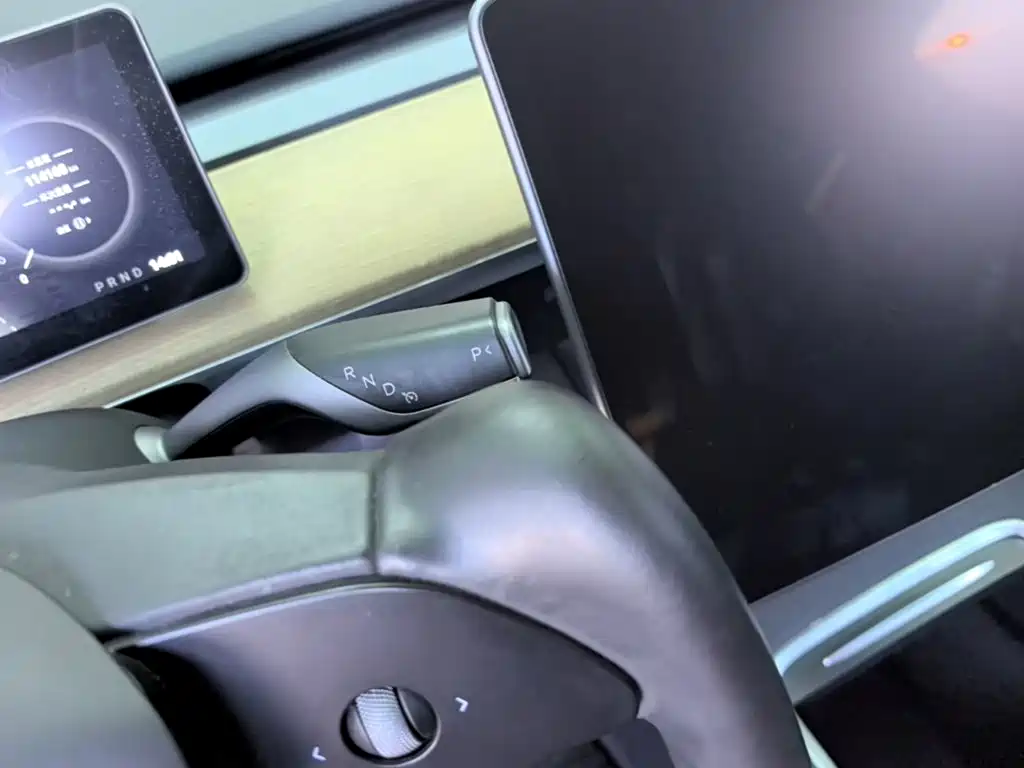 Tesla Model Y — миниатюра 14