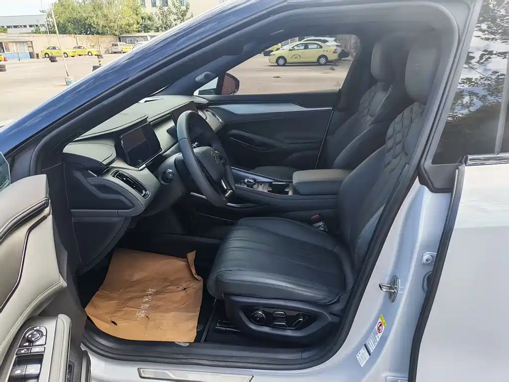 BYD L EV — миниатюра 9