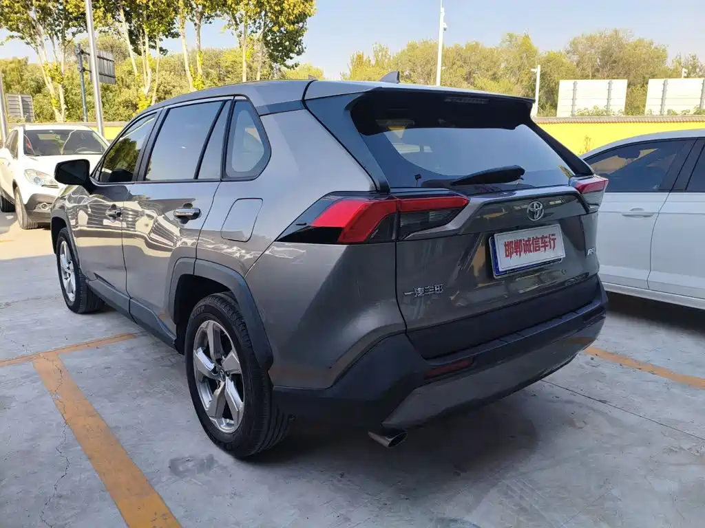 Toyota RAV4 — миниатюра 15