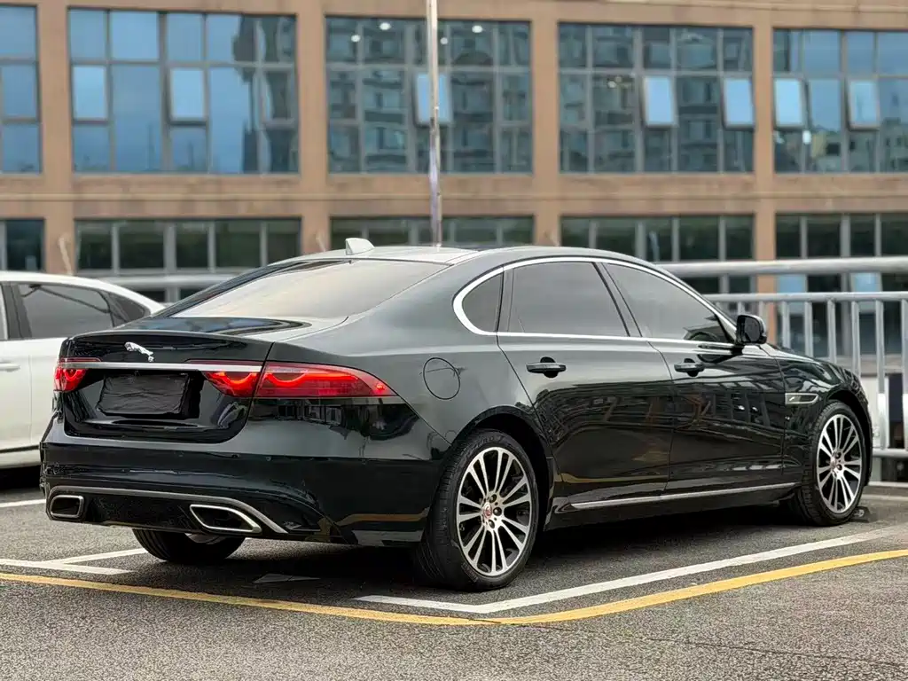 Jaguar XFL — миниатюра 9