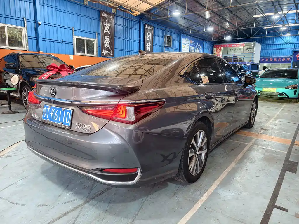 Lexus ES — миниатюра 6