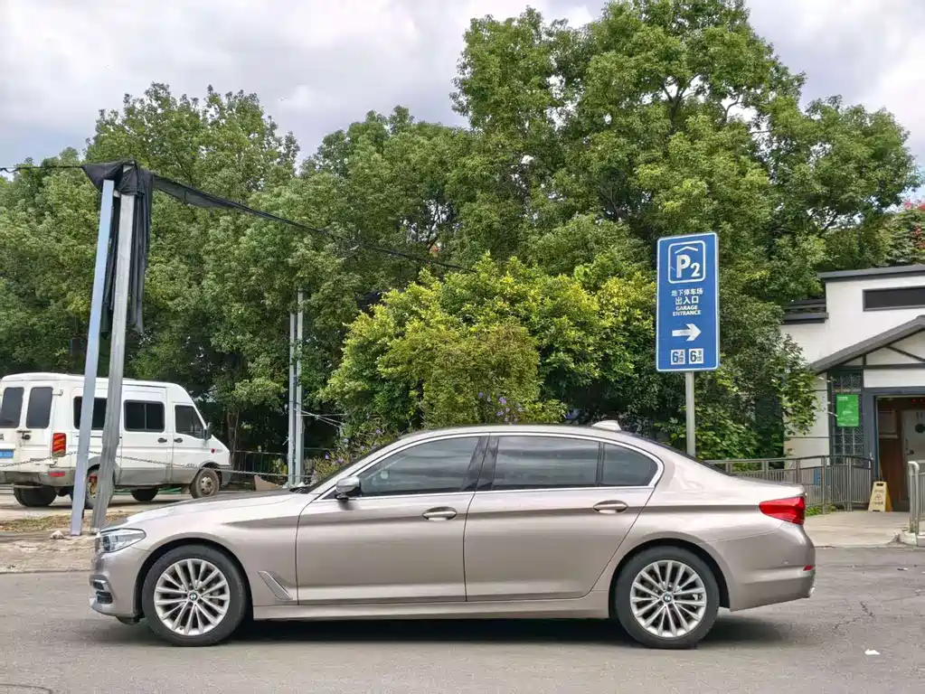 BMW 5 Series — миниатюра 2