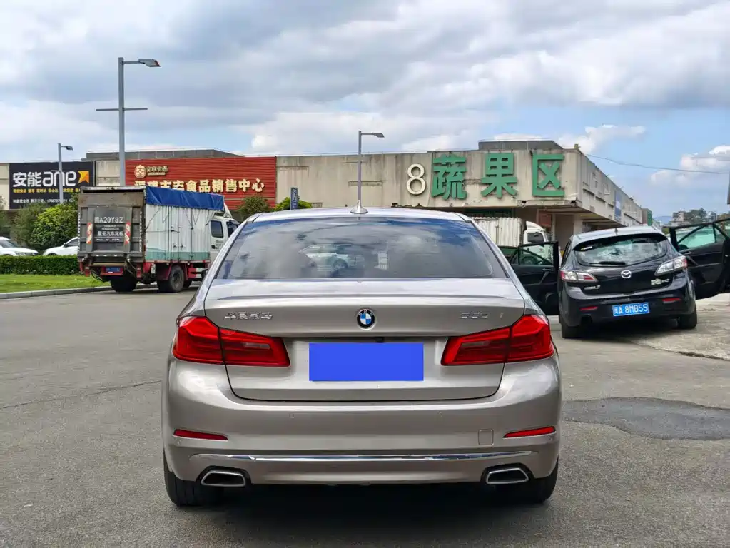 BMW 5 Series — миниатюра 5