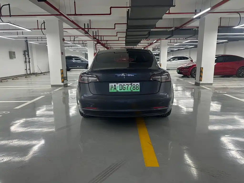 TESLA MODEL 3