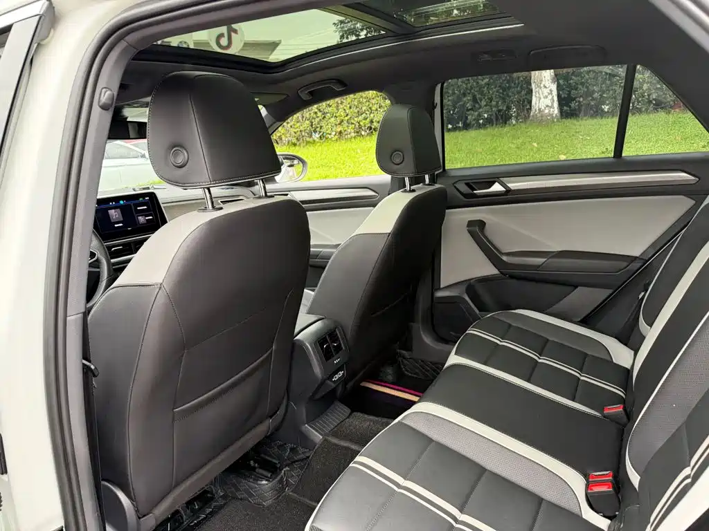 Volkswagen T-Roc — миниатюра 11