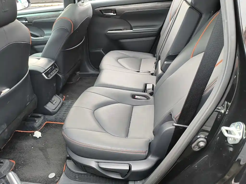 Toyota Crown Kluger — миниатюра 17