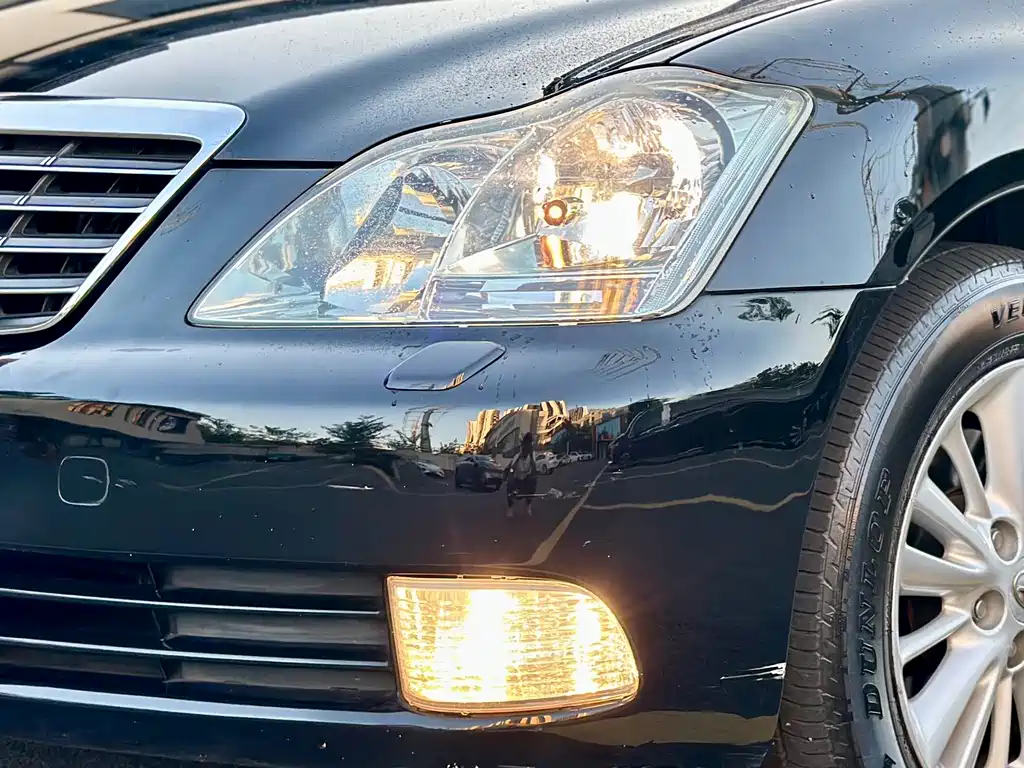 Toyota Crown — миниатюра 8