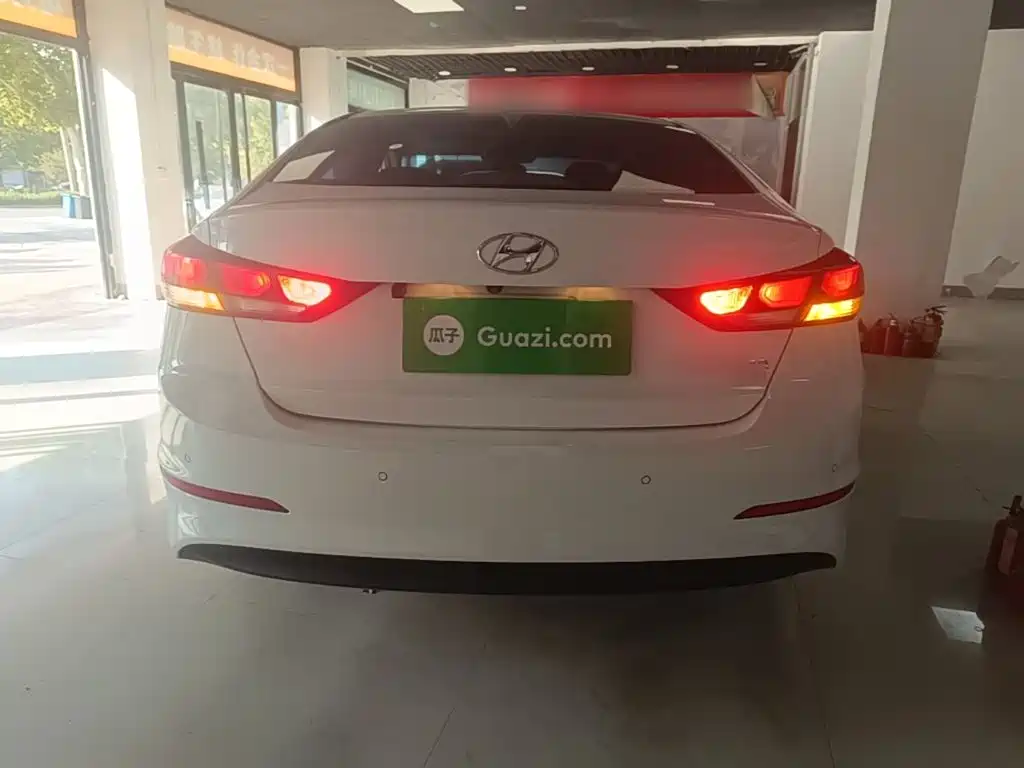 Hyundai Elantra — миниатюра 6