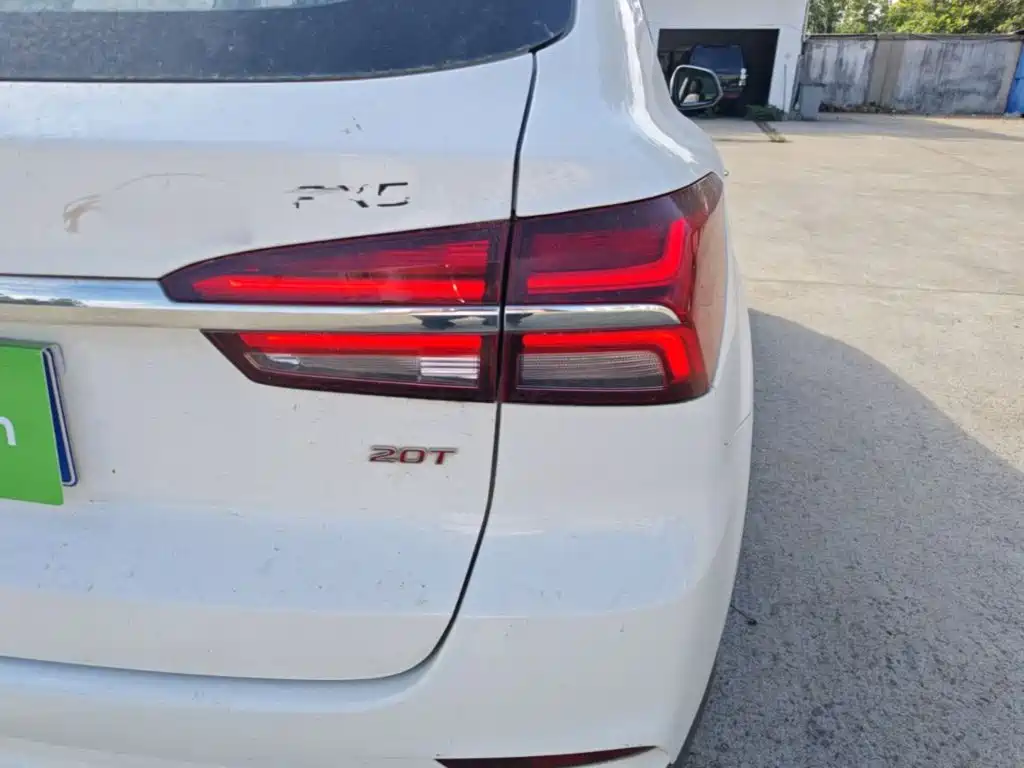 Roewe RX5 — миниатюра 8