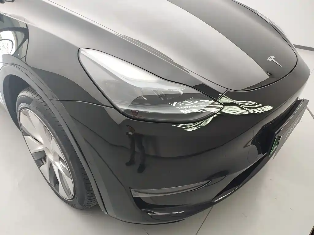 Tesla Model Y — миниатюра 18