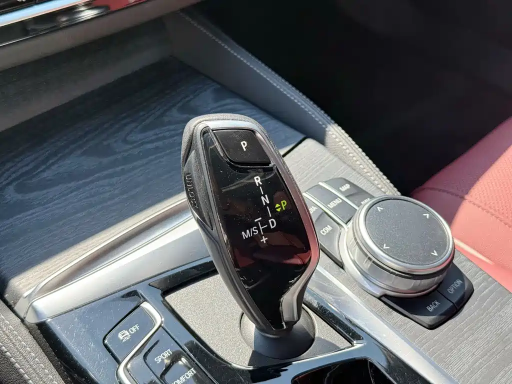 BMW 5 Series — миниатюра 9